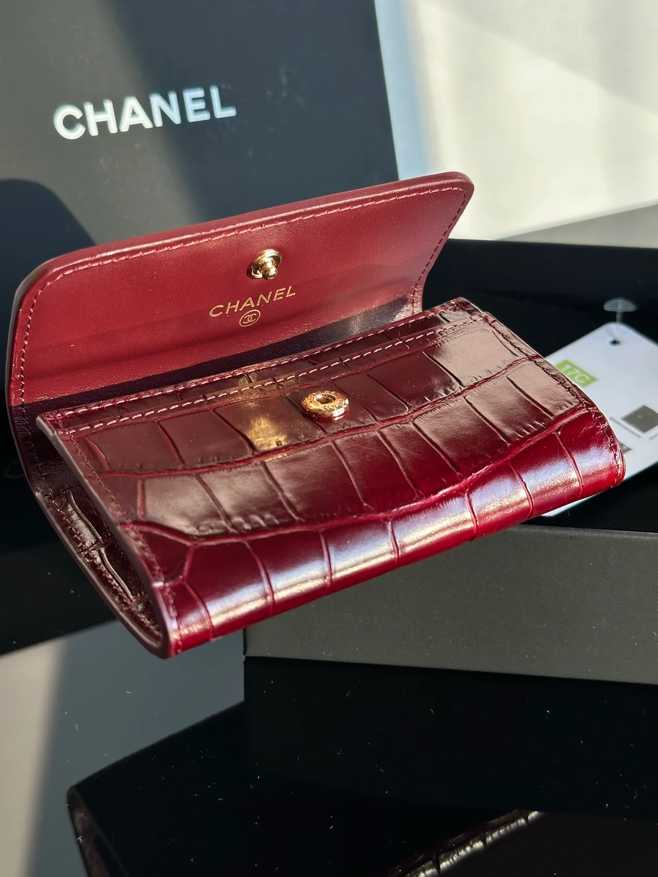 Chanel Glossy Wallet in Burgundy · view 8