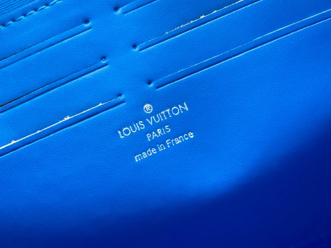 Louis Vuitton Canvas Clutch in Blue · view 8