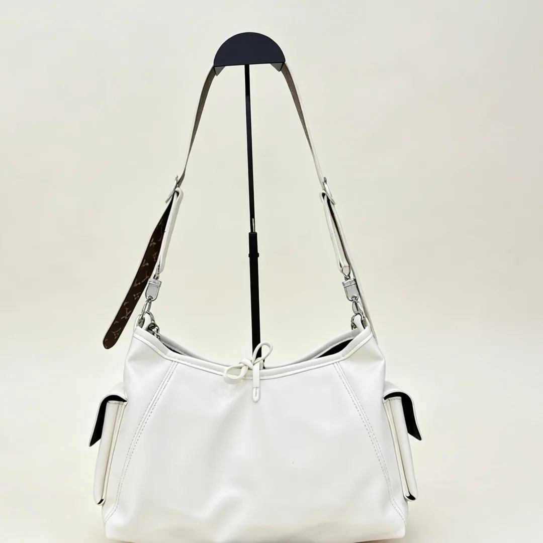 Louis Vuitton Chain hobo bag in Blue & Black & White · view 5