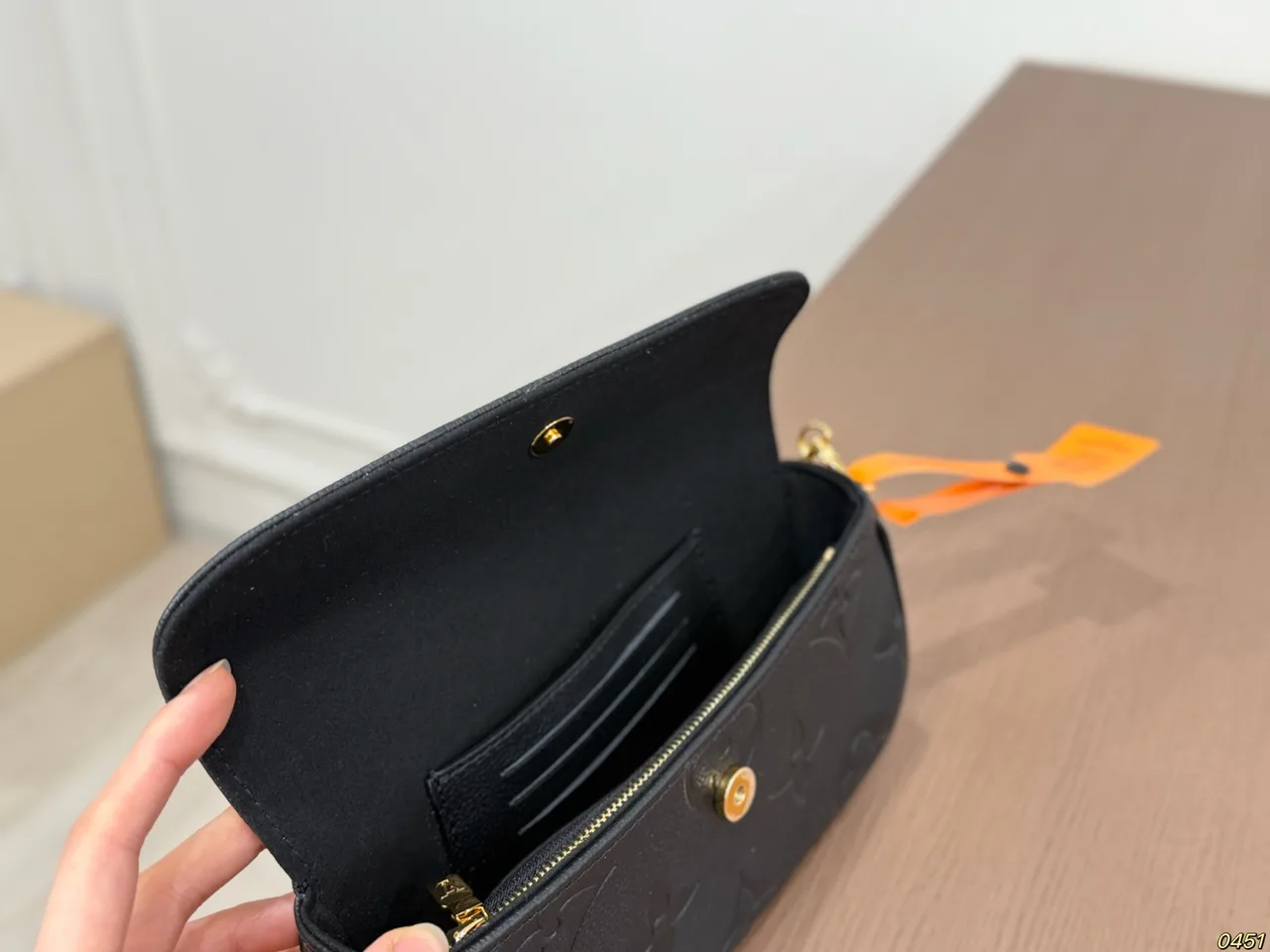 Louis Vuitton Chain Shoulder Pouch in Beige / Black · view 8