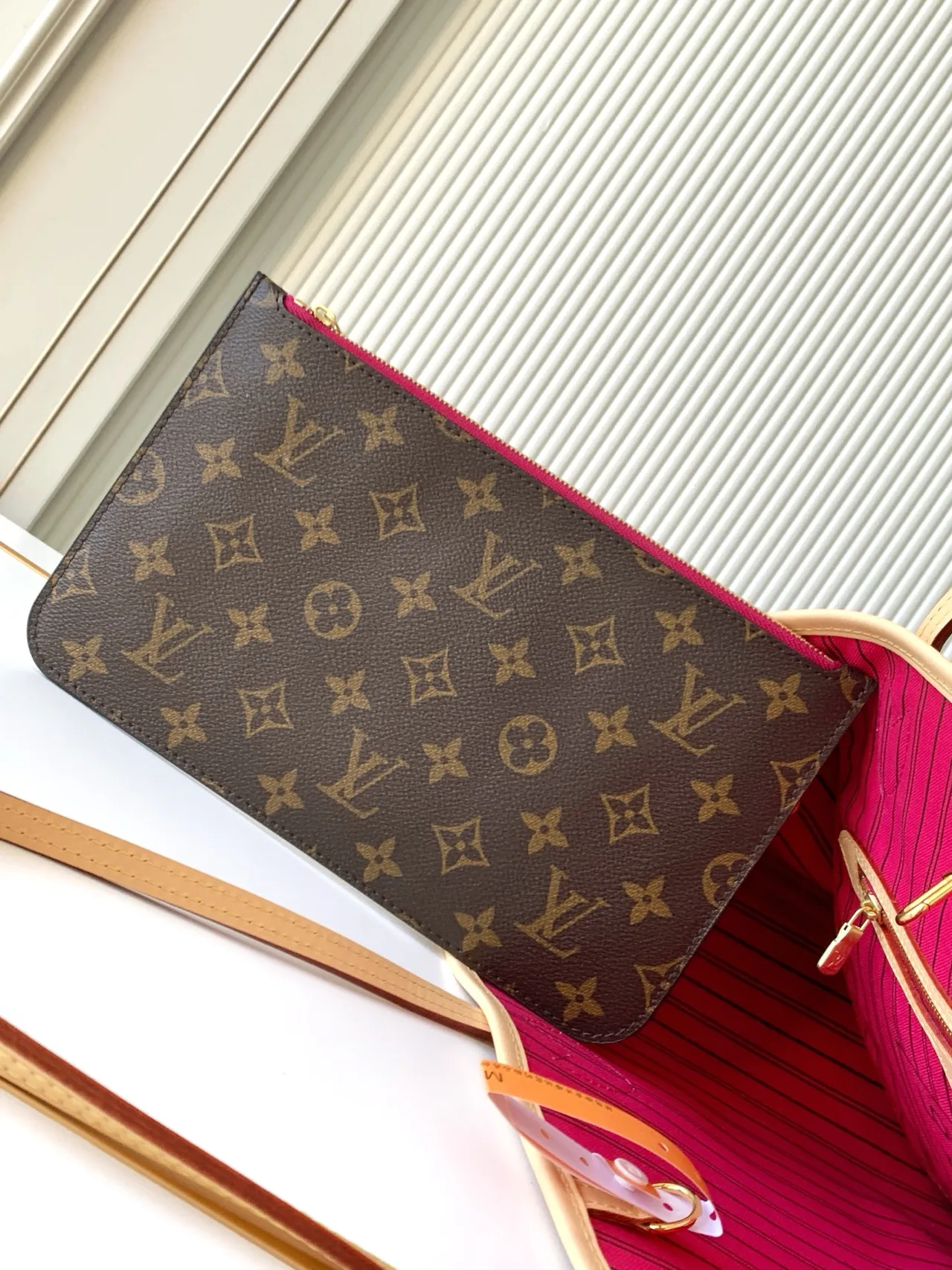 Louis Vuitton Neverfull Tote in Brown · view 6