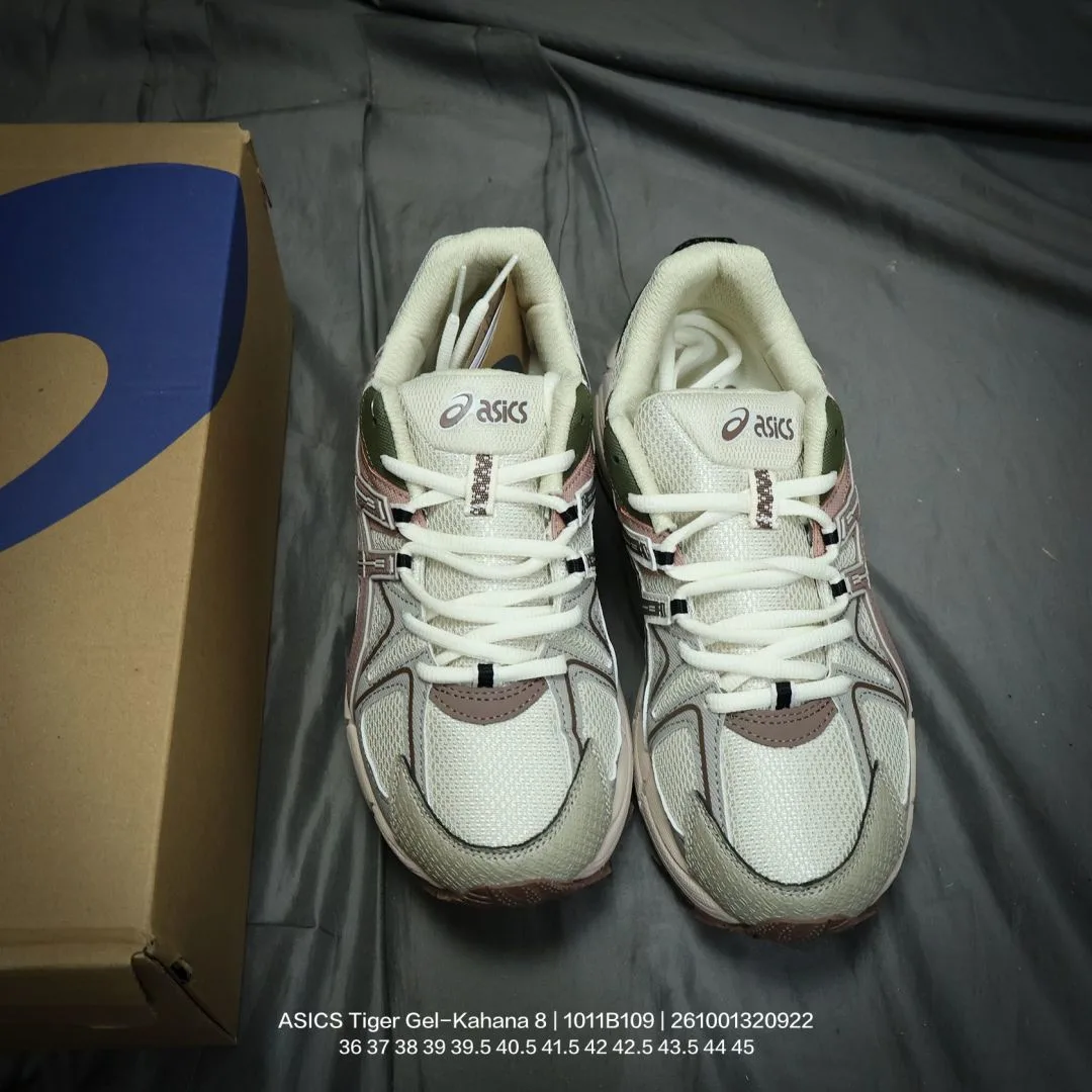 ASICS Sneakers in Beige · view 8