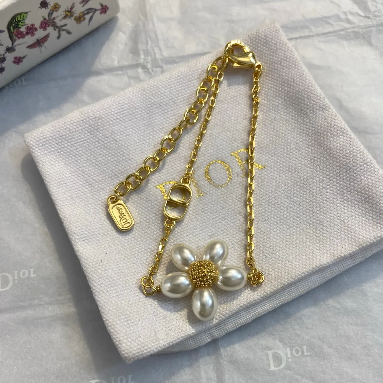 Dior Pearl Flower Bracelet in Gold · view 3