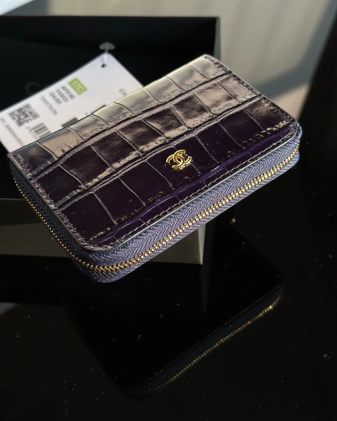 Chanel Glossy Wallet in Purple · view 4