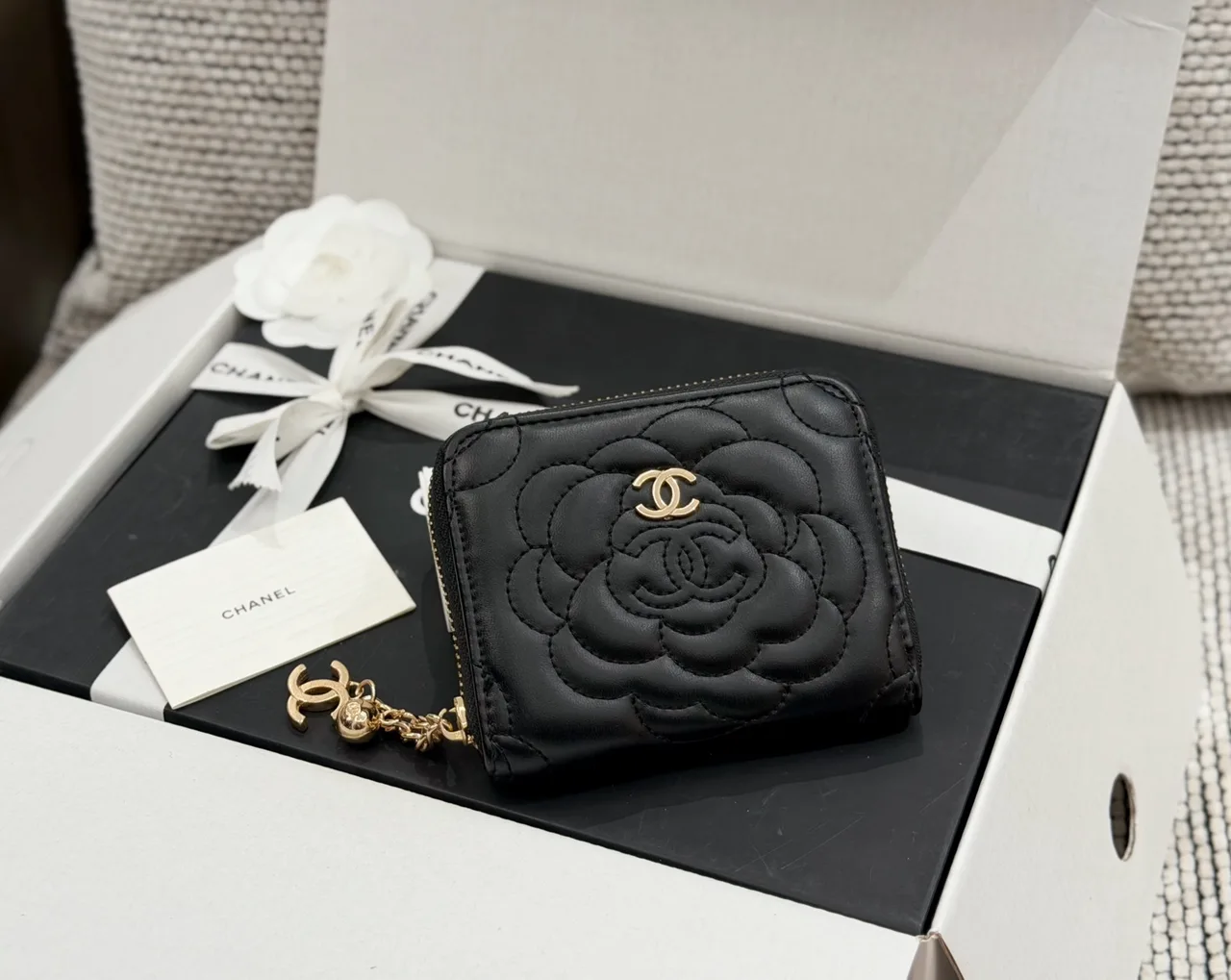 Chanel Wallet in Black & White · view 2