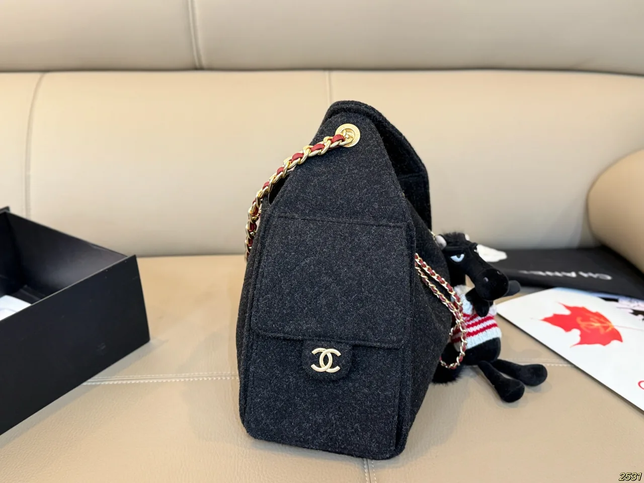 Chanel Bucket Bag in Black · view 3