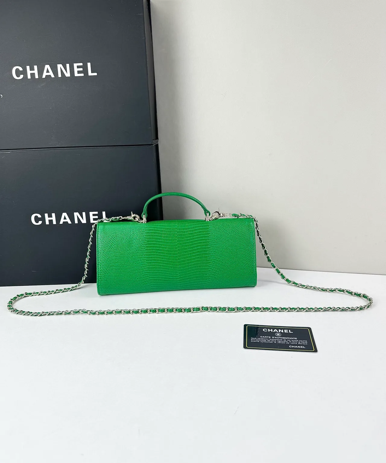 Chanel Chain Flap Wallet in Green · view 2