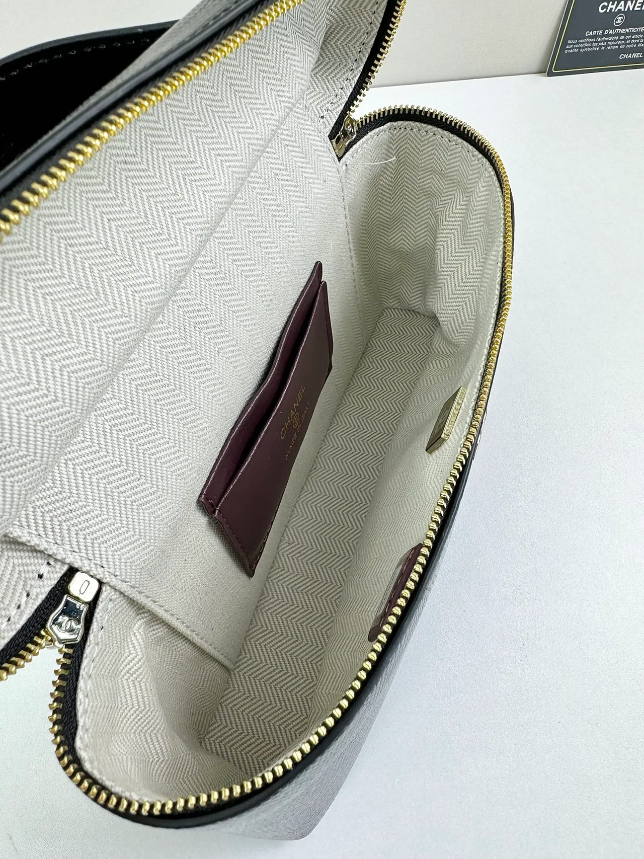 Chanel Cowhide Vanity Case in Black · view 8