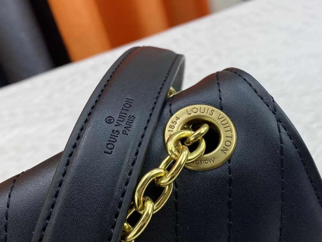 Louis Vuitton Cowhide New Wave Chain Shoulder Bag in Black · view 7