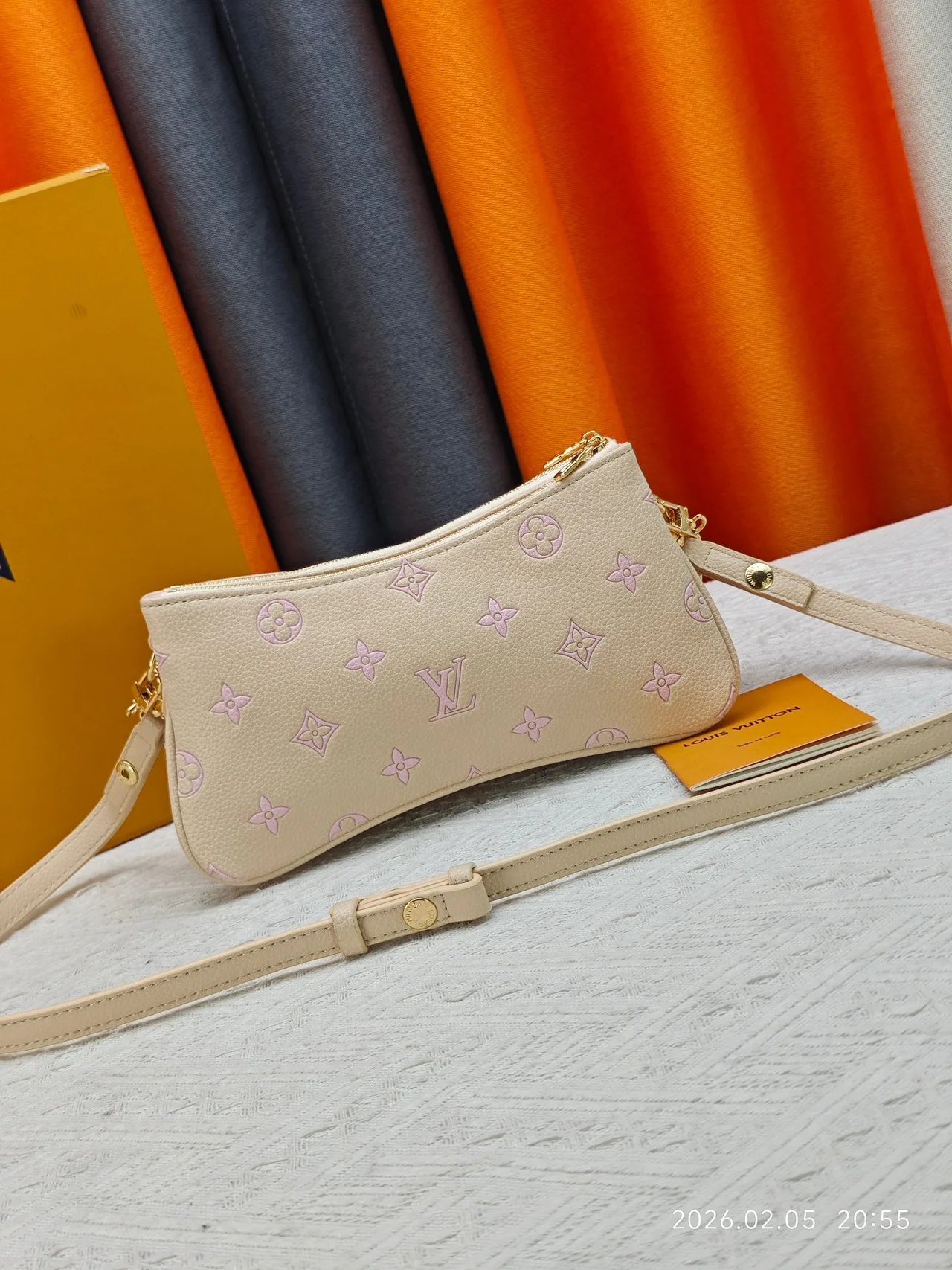 Louis Vuitton Denim Shoulder Bag in Beige · view 4