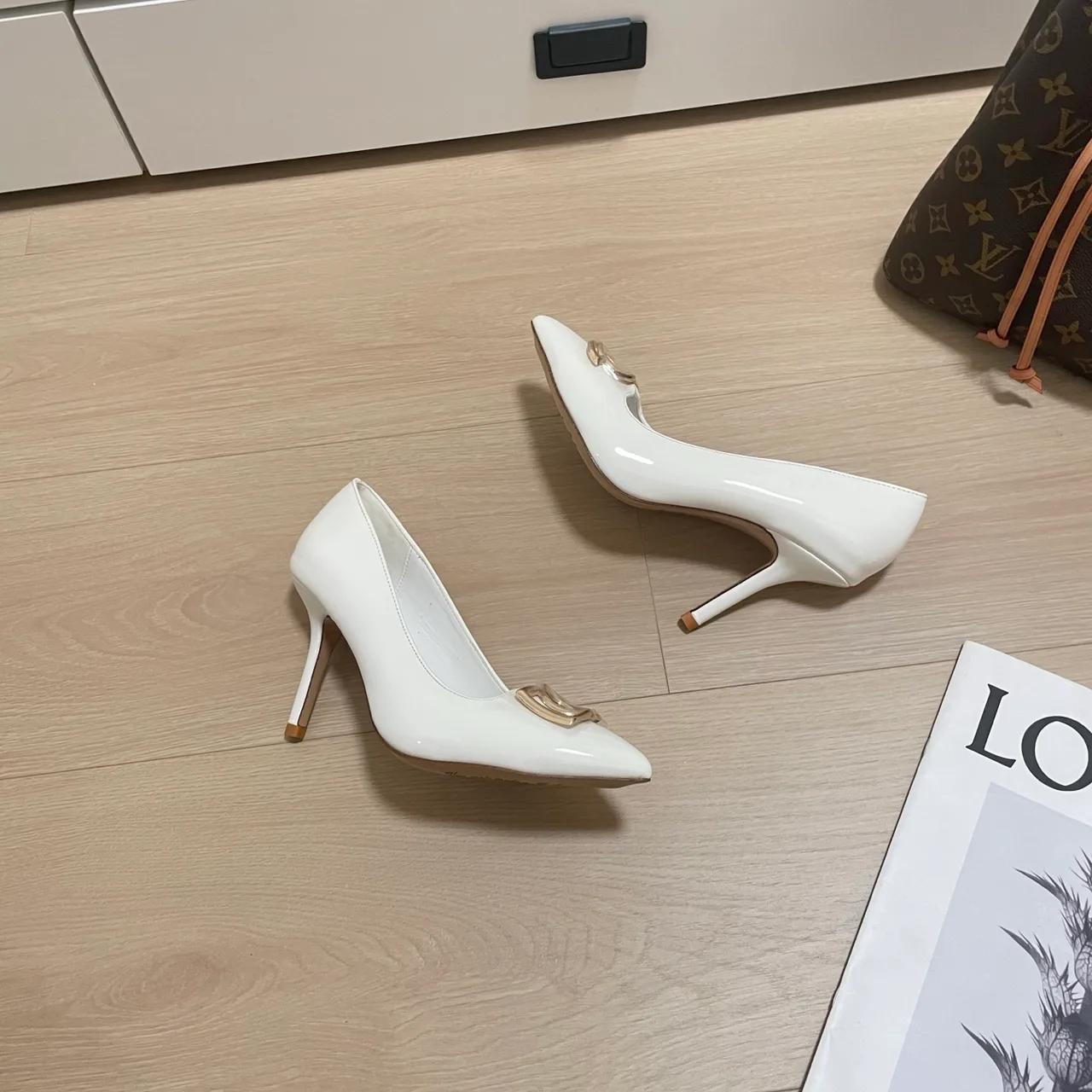 Dolce & Gabbana Sheepskin Patent Leather Glossy Pointed-Toe DG Pointed Heel Pumps in White · view 6