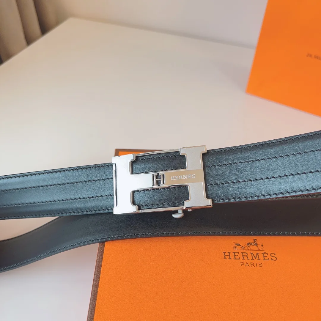 Hermes Glossy Belt in Black · view 5