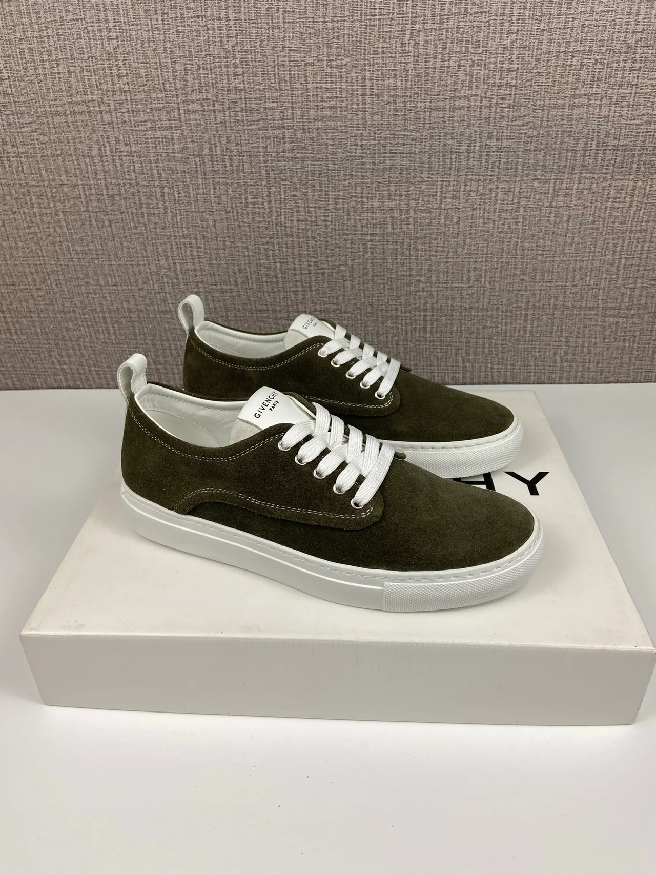 Givenchy Cowhide New City Sneakers in Green · view 4