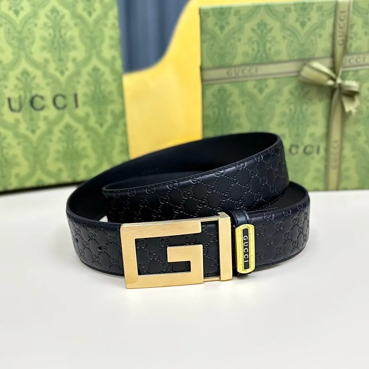Gucci G Buckle Belt in Black · view 1