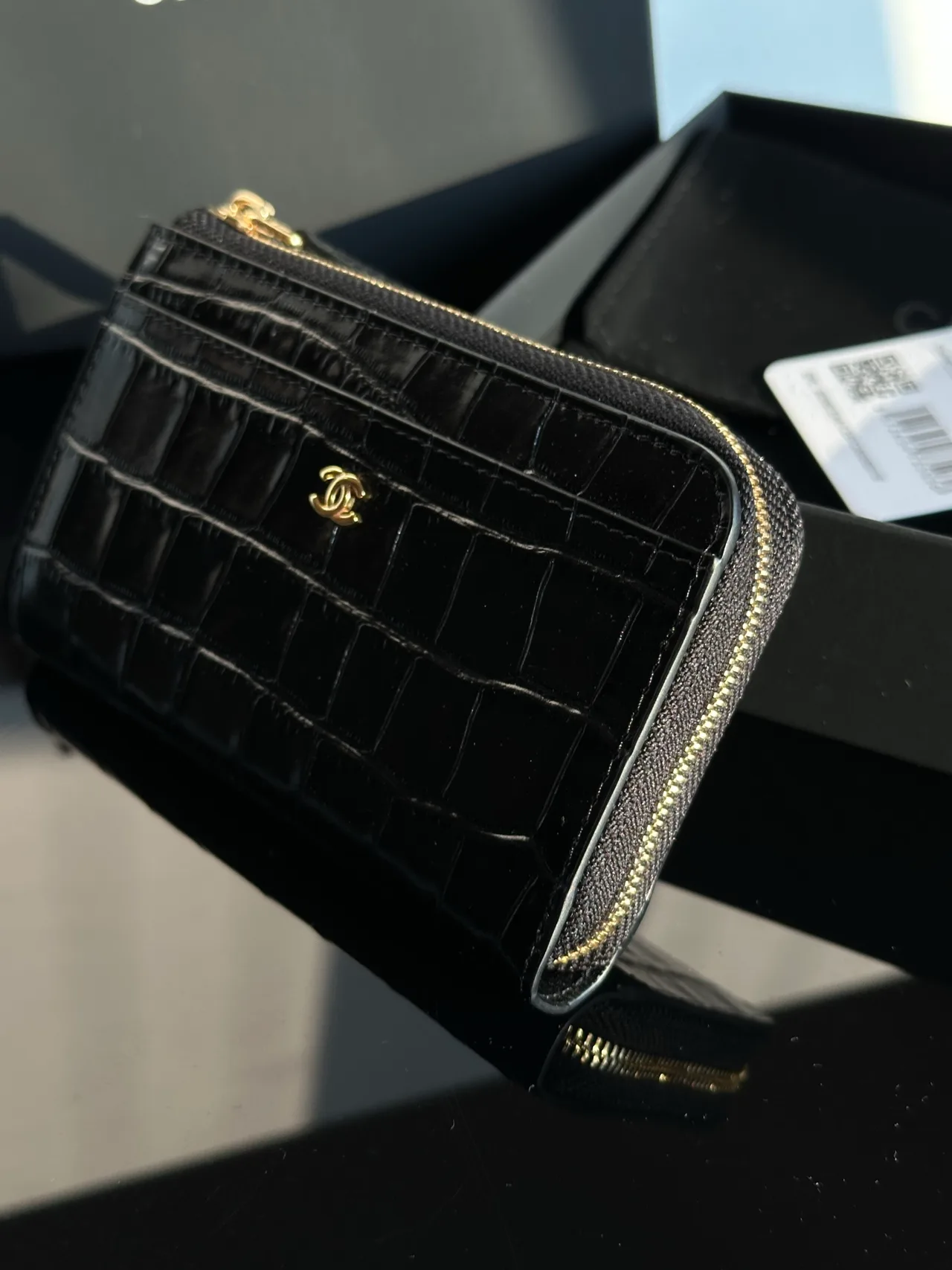 Chanel Glossy Wallet in Black · view 4