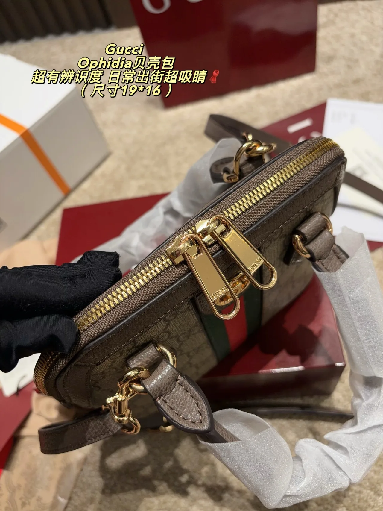 Gucci Canvas Boston Crossbody Bag in Beige · view 5