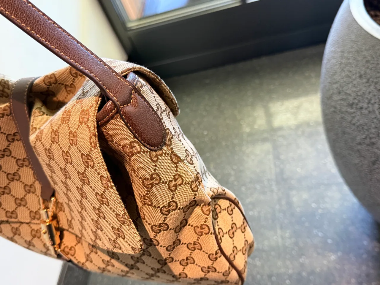 Gucci Hobo Bag in Beige · view 4