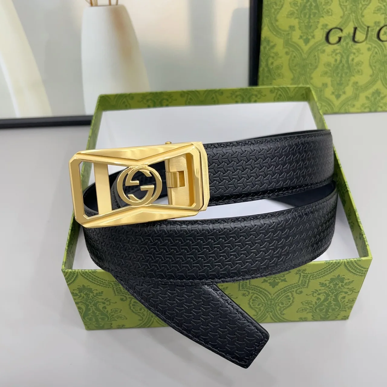 Gucci Glossy Belt in Black · view 1