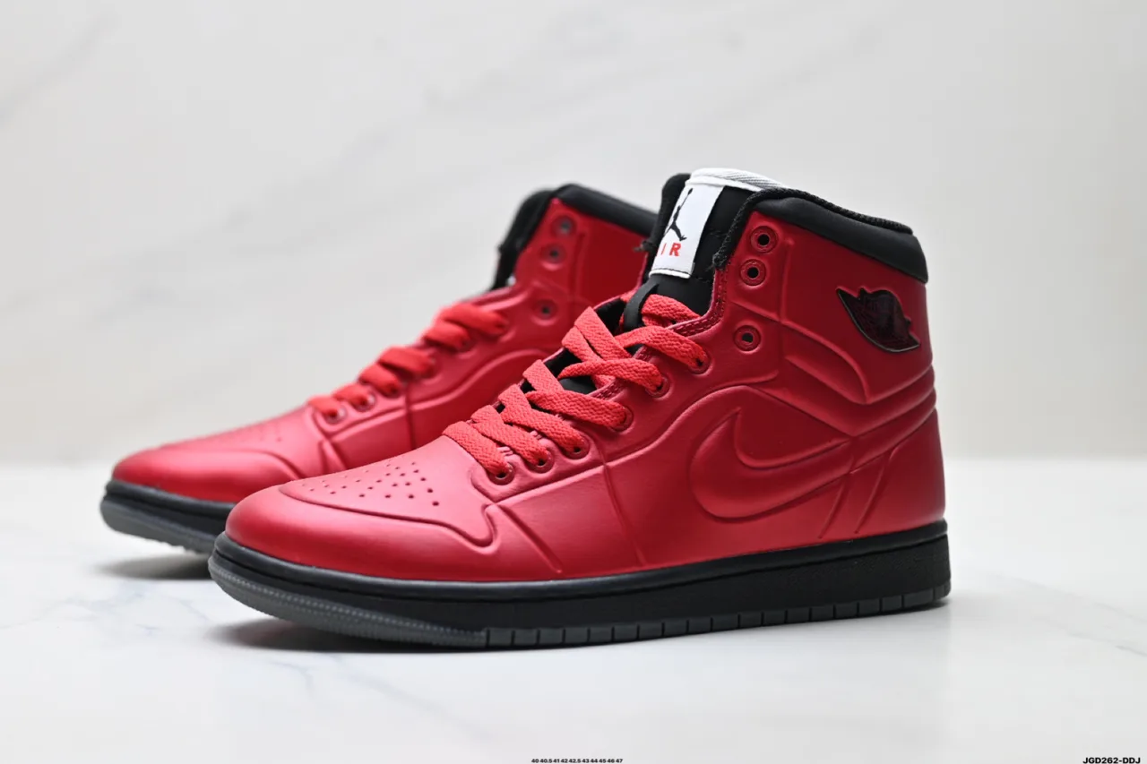 Nike Sneakers in Red · view 3
