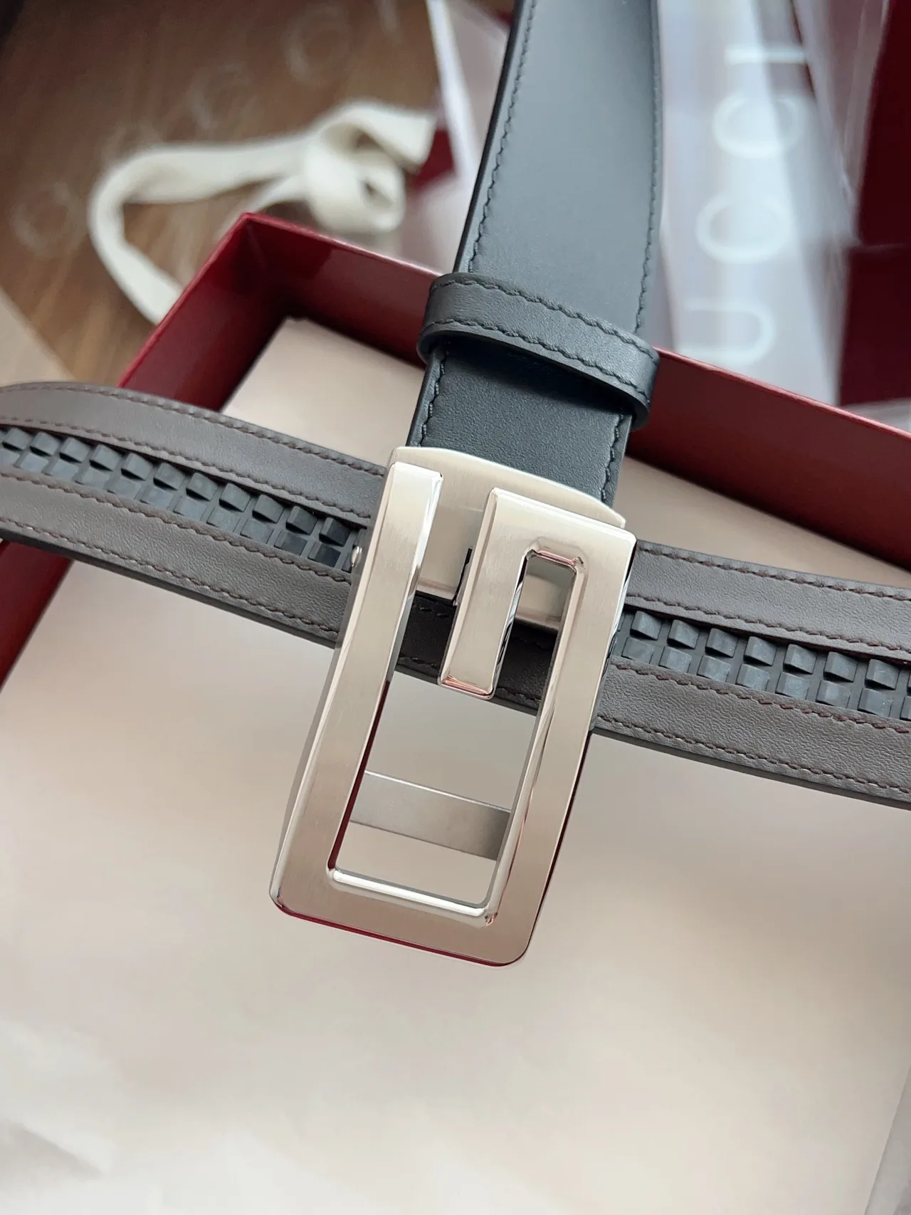 Gucci Cowhide Reversible Automatic Belt in Black · view 6