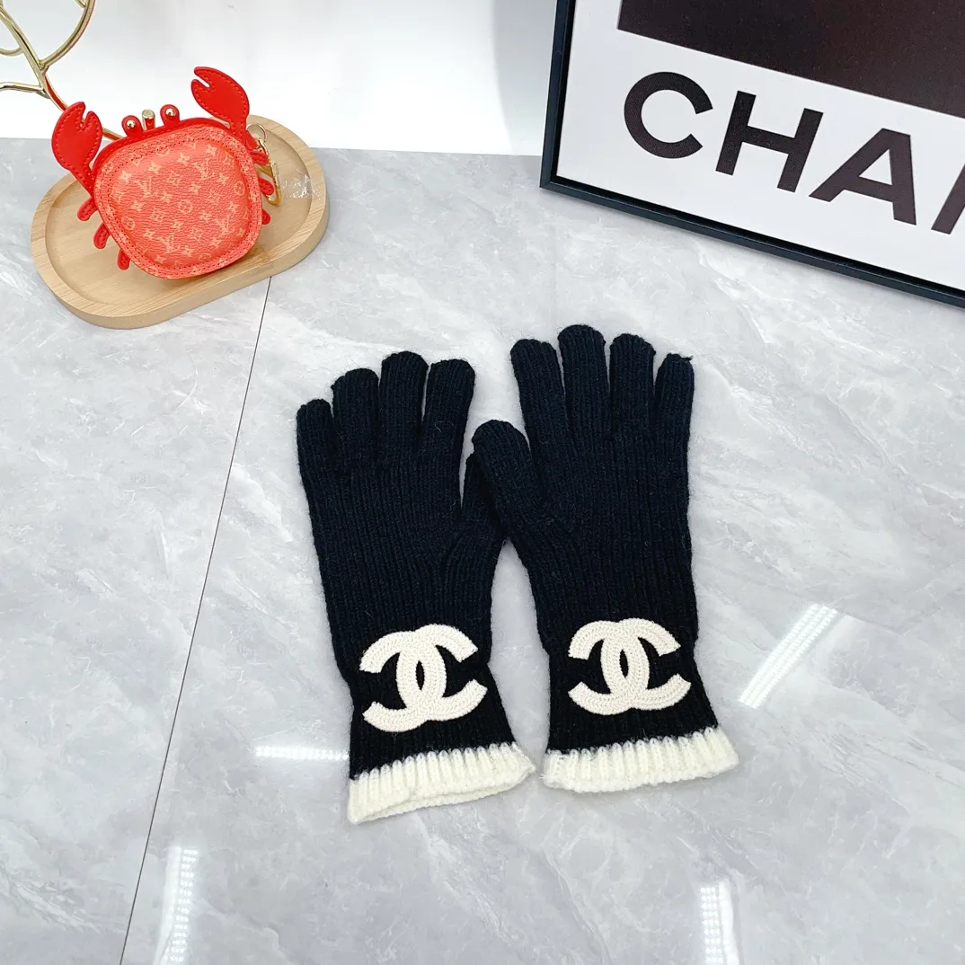 Chanel Beanie, Scarf and Gloves Set in Black · view 6