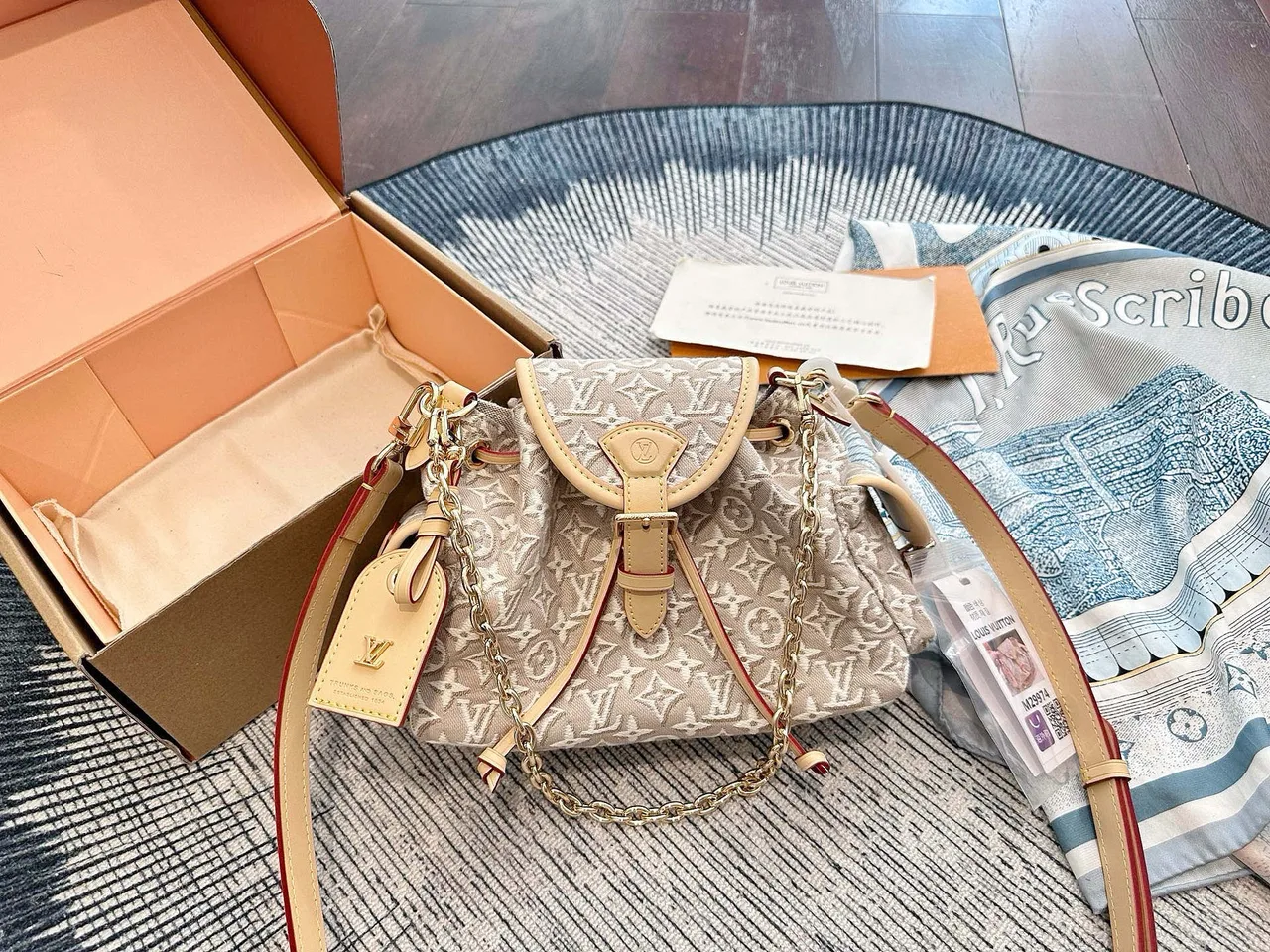 Louis Vuitton Drawstring Shoulder Bag in Beige / Brown · view 1