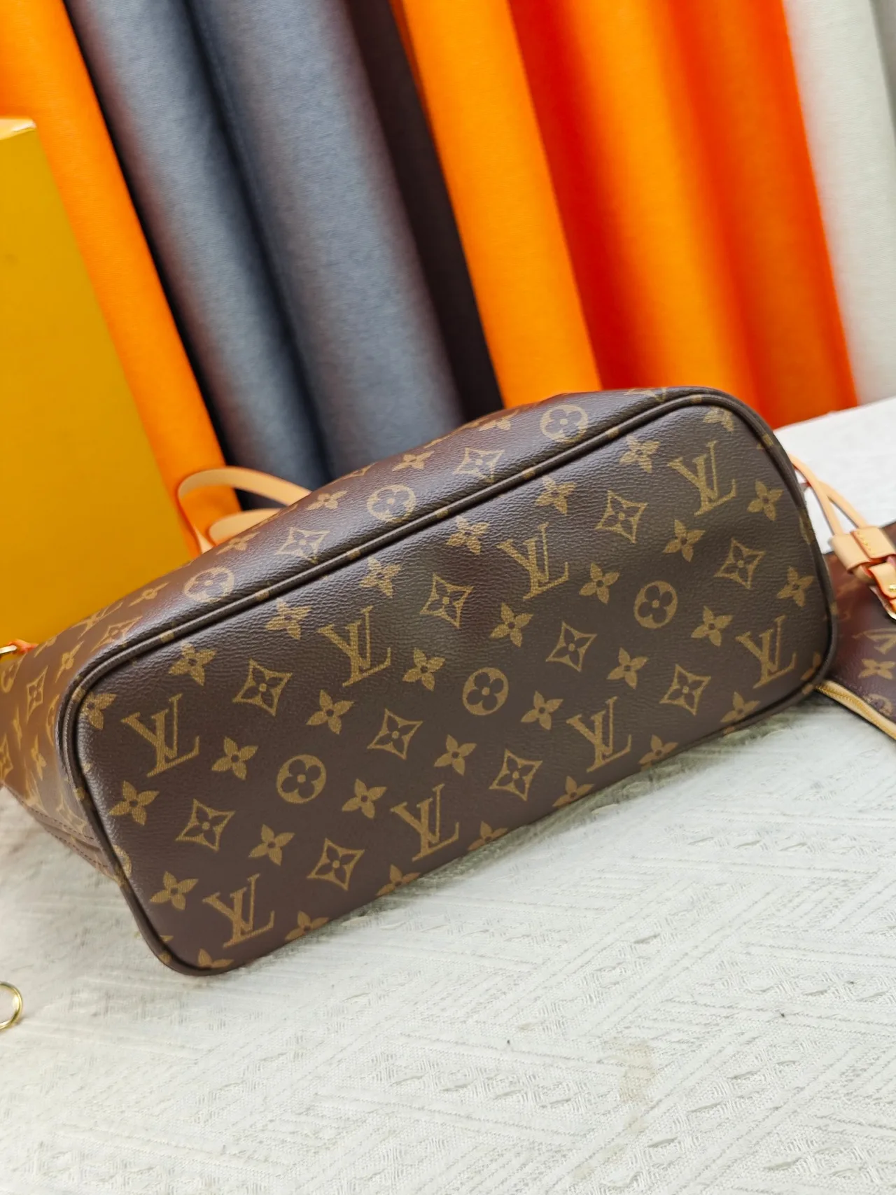 Louis Vuitton Neverfull Clutch in Brown · view 5
