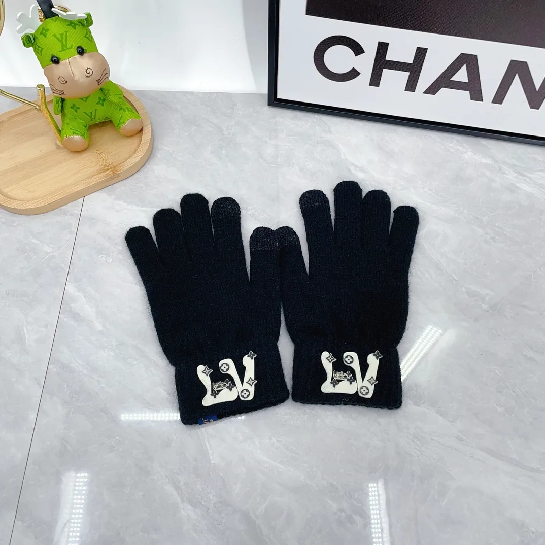 Louis Vuitton Wool Hat Scarf and Gloves Set in Black · view 7