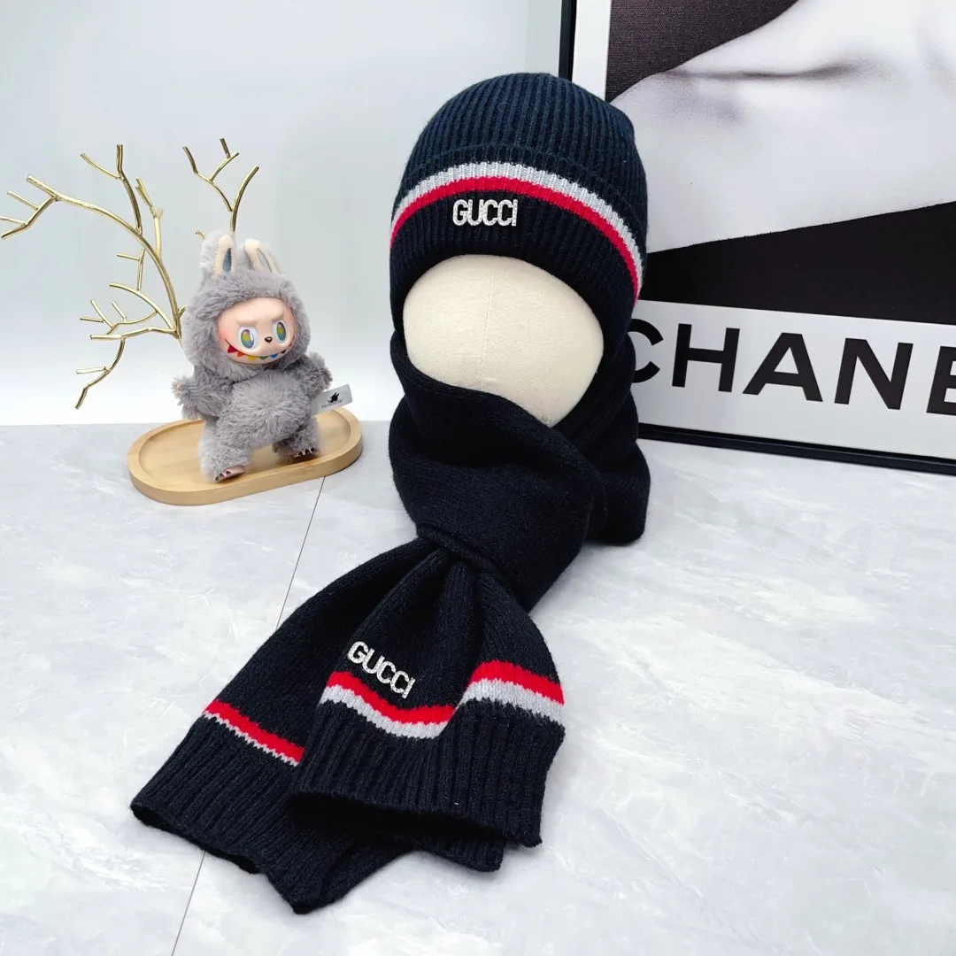 Gucci Wool Ribbed Striped Hat Scarf and Gloves Set in Blue · view 2