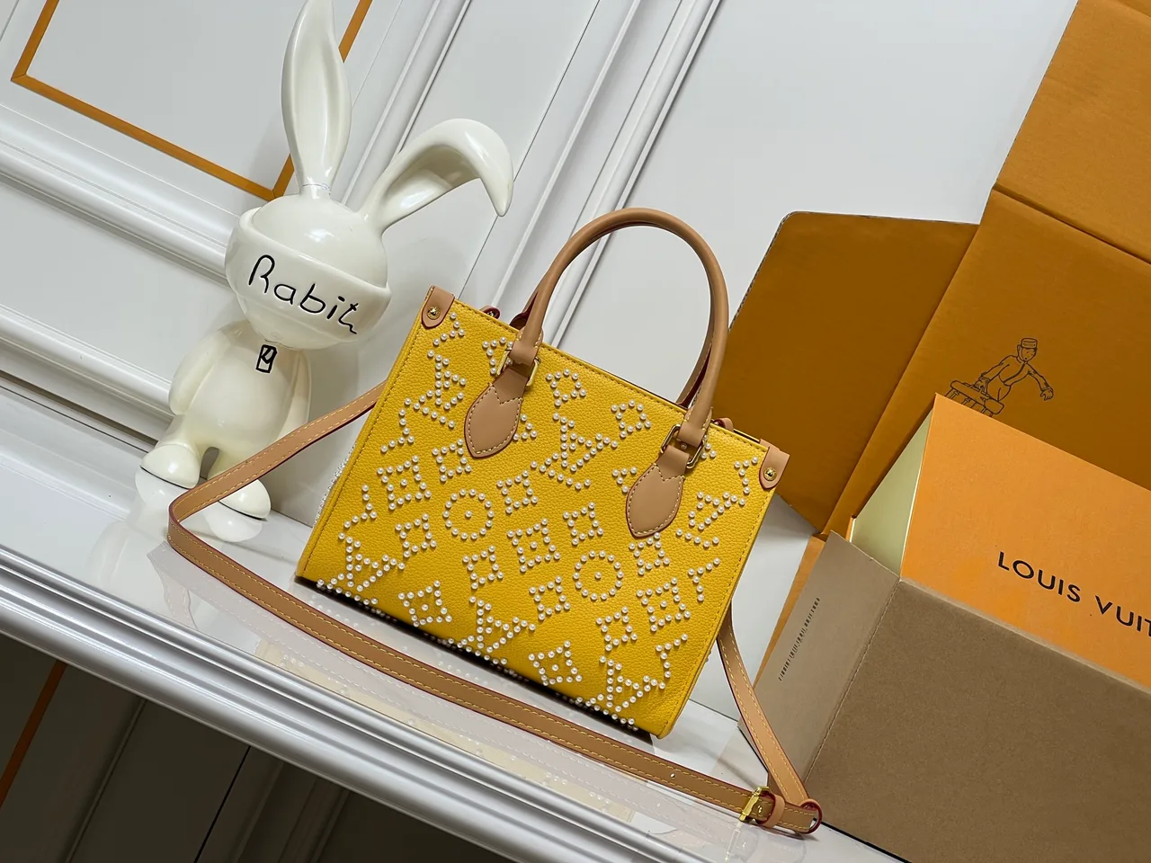 Louis Vuitton Cowhide OnTheGo Tote in Yellow · view 4