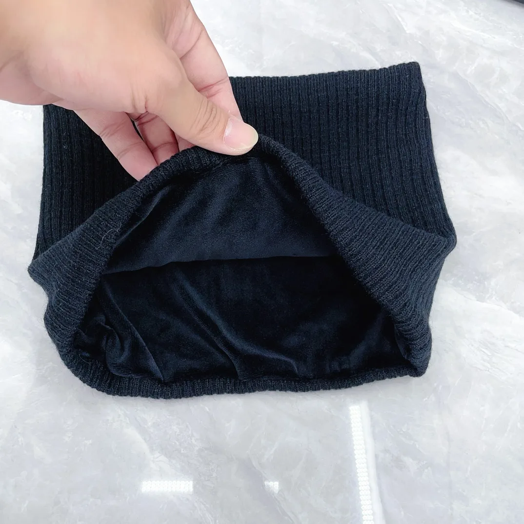 Hermes Wool Ribbed Hat Scarf and Gloves Set in Black · view 4