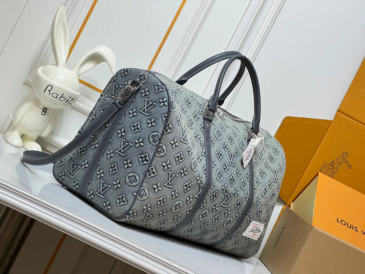 Louis Vuitton Cowhide Handbag in Grey · view 2