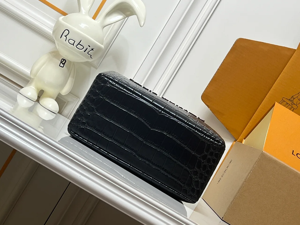 Louis Vuitton Cowhide Tote in Black · view 5