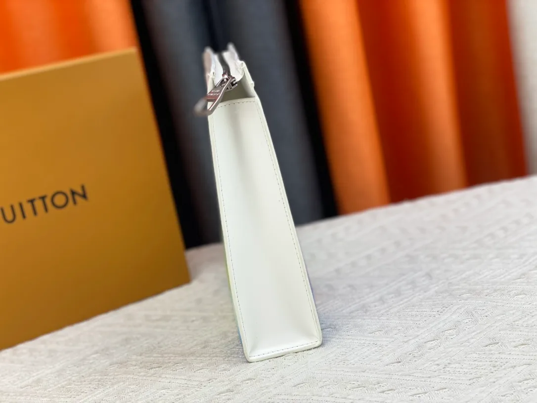 Louis Vuitton Cowhide Canvas Smooth Clutch in White · view 5
