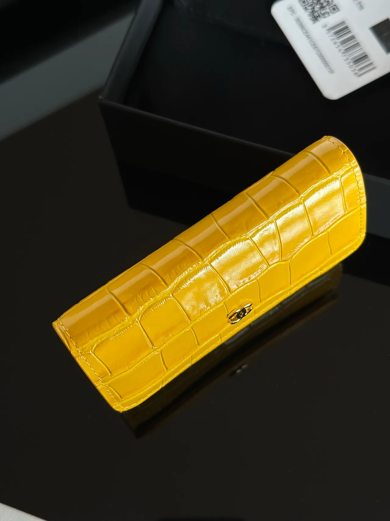 Chanel Smooth Flap Wallet in Yellow · view 5