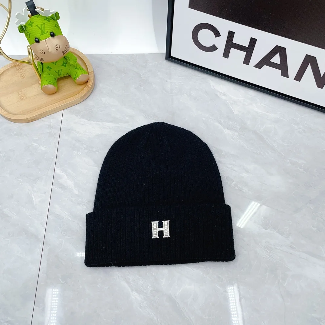 Hermes Wool Ribbed Hat Scarf and Gloves Set in Black · view 7