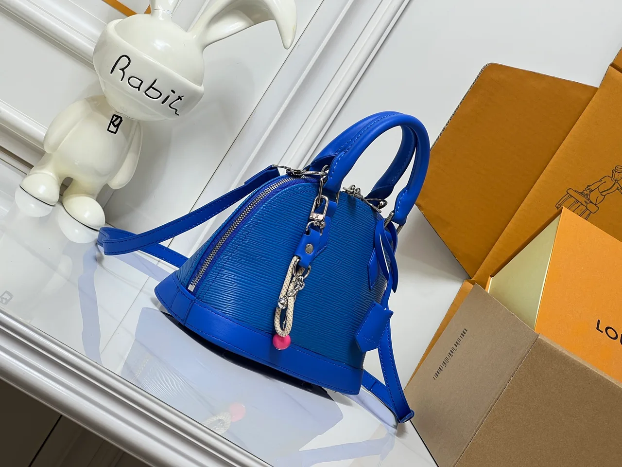 Louis Vuitton Leather Glossy Handbag in Blue · view 2