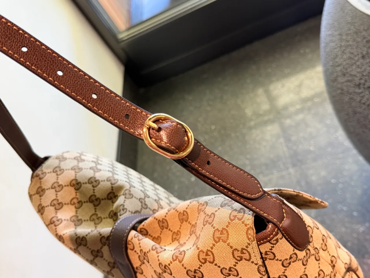 Gucci Hobo Bag in Beige · view 5