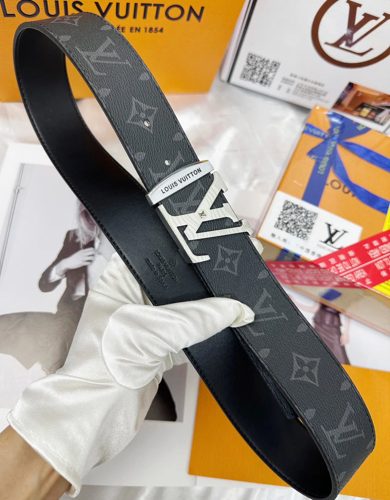 Louis Vuitton Cowhide Belt in Black · view 7