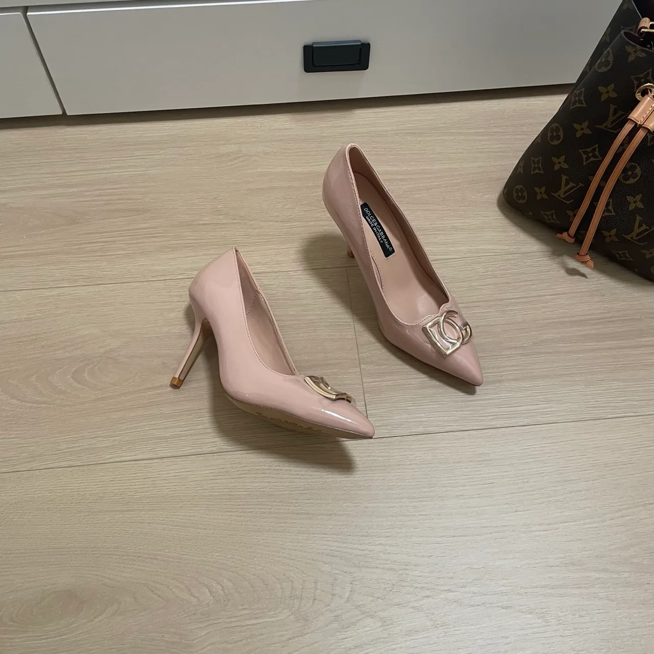 Dolce & Gabbana Sheepskin Patent Leather Glossy Pointed-Toe DG Pointed Heel Pumps in Pink · view 5