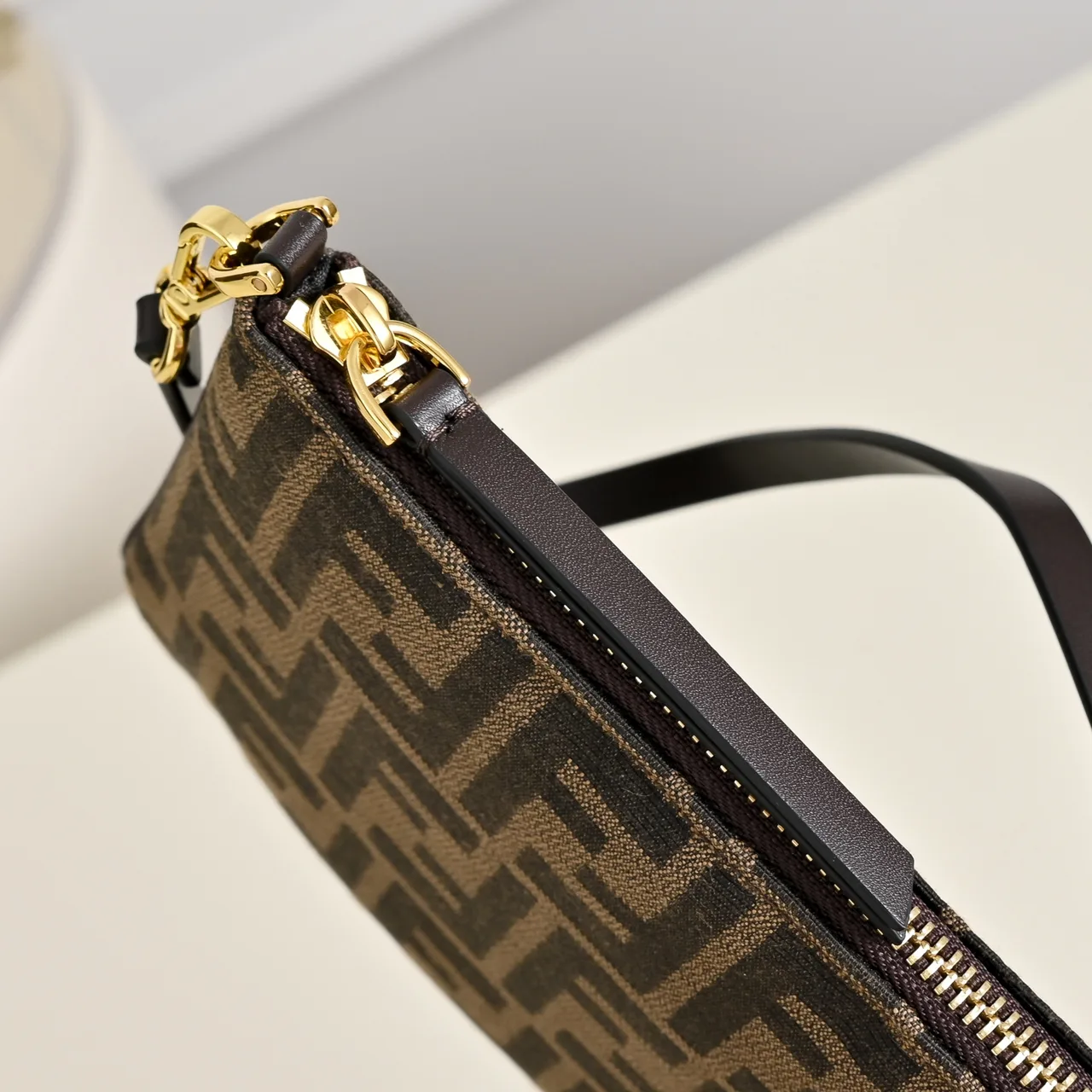 Fendi Baguette Clutch in Brown · view 5