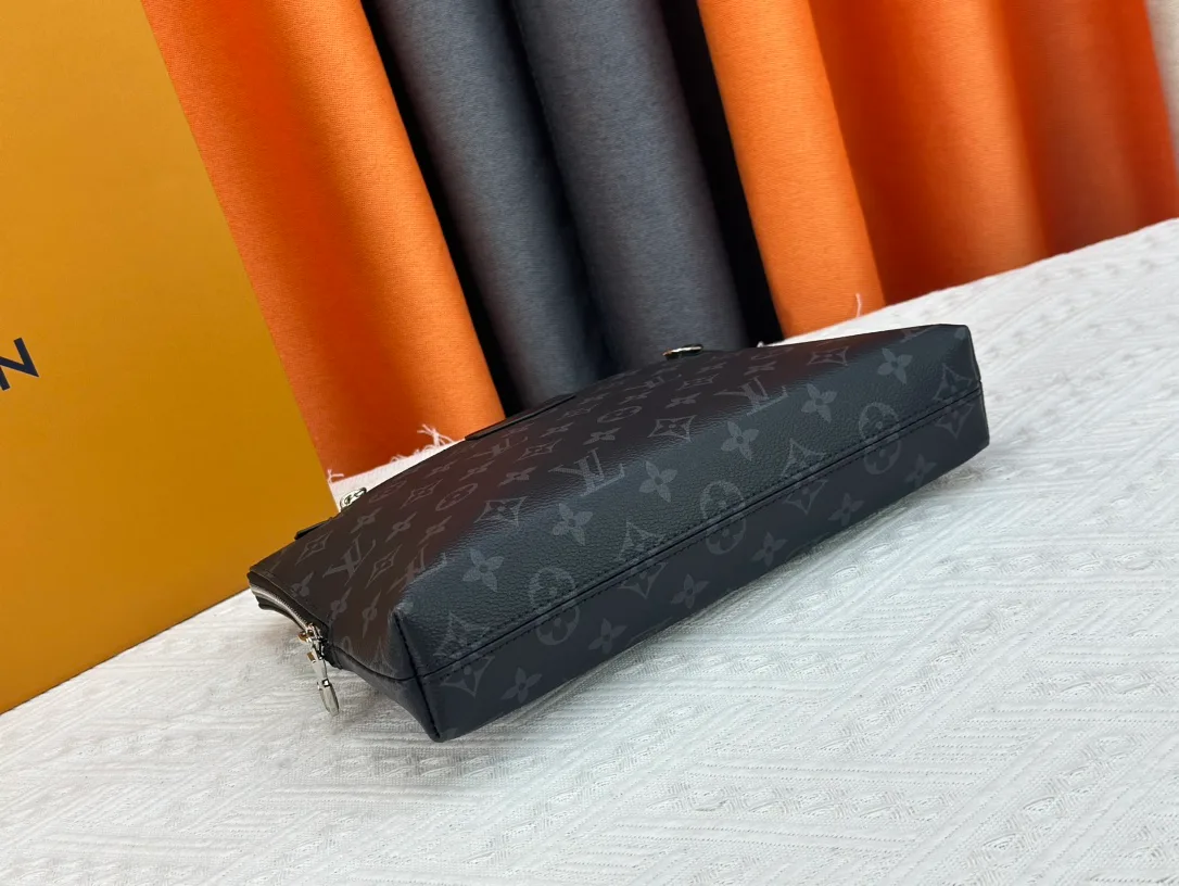 Louis Vuitton Canvas Smooth Clutch in Grey · view 4