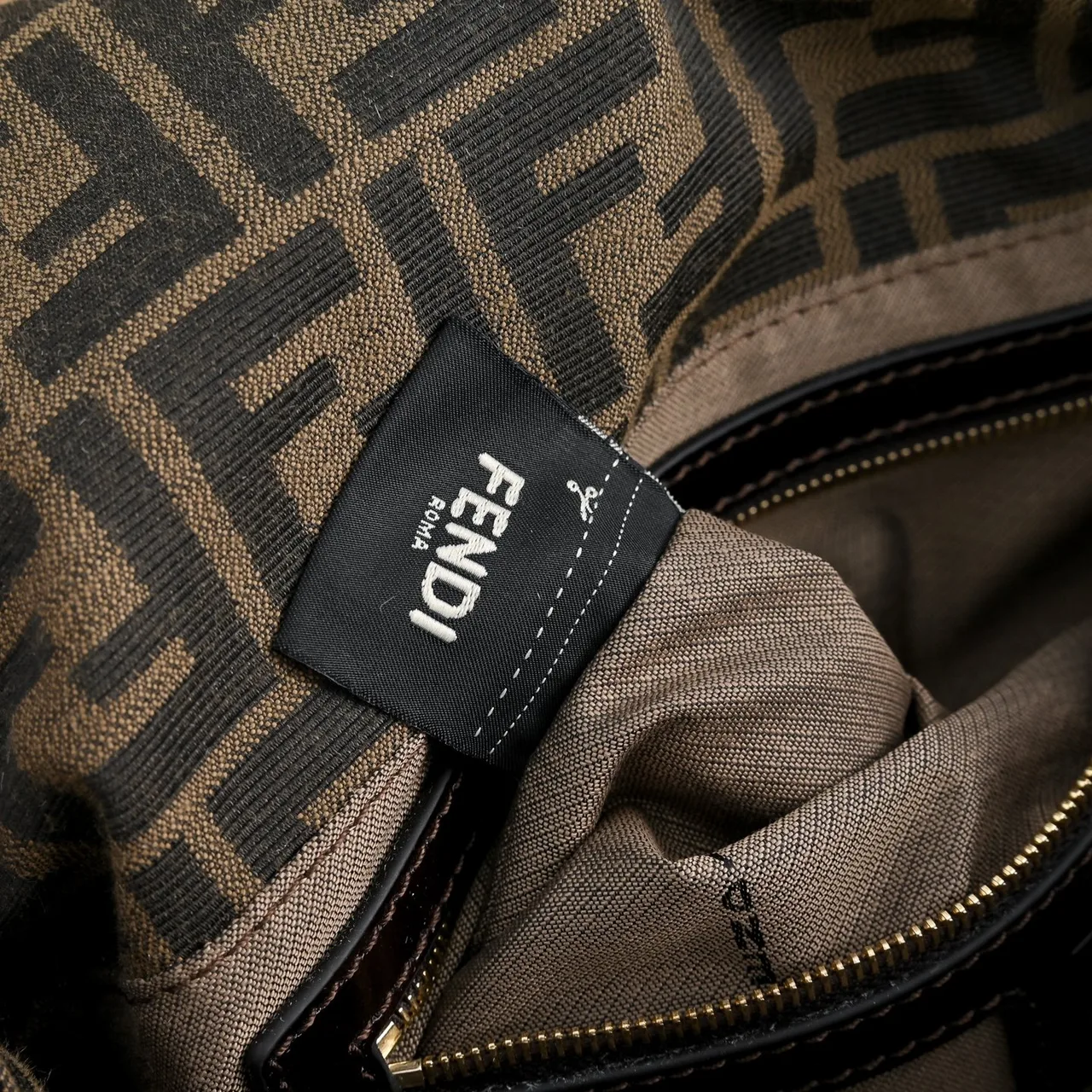 Fendi Baguette Hobo Bag in Brown · view 8