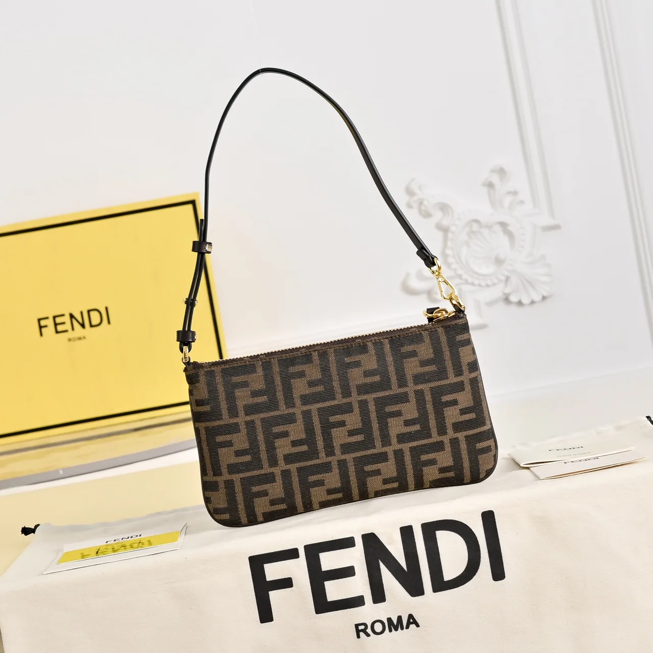 Fendi Baguette Clutch in Brown · view 3