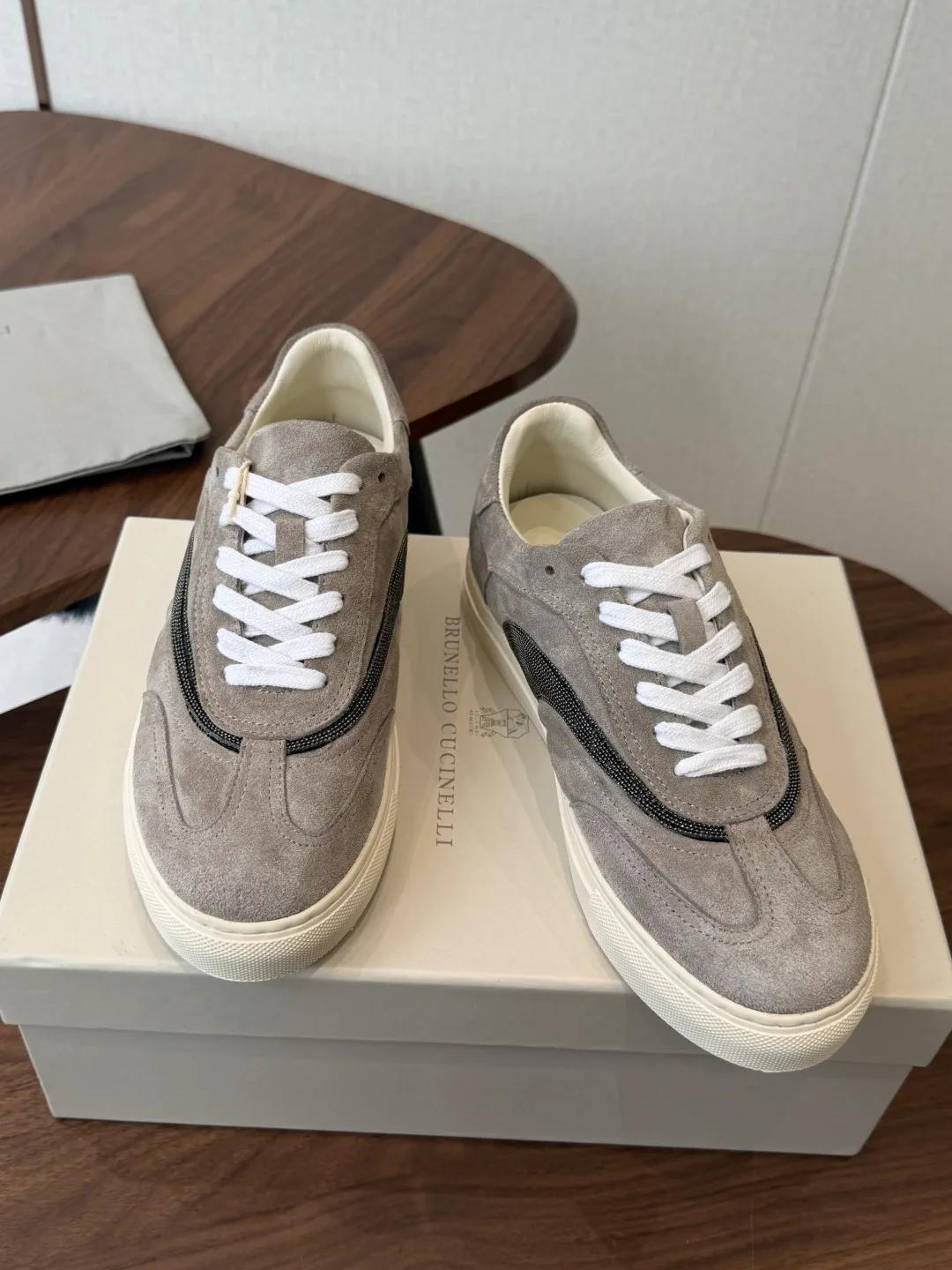 Gucci Cowhide Suede Sneakers in Grey · view 4
