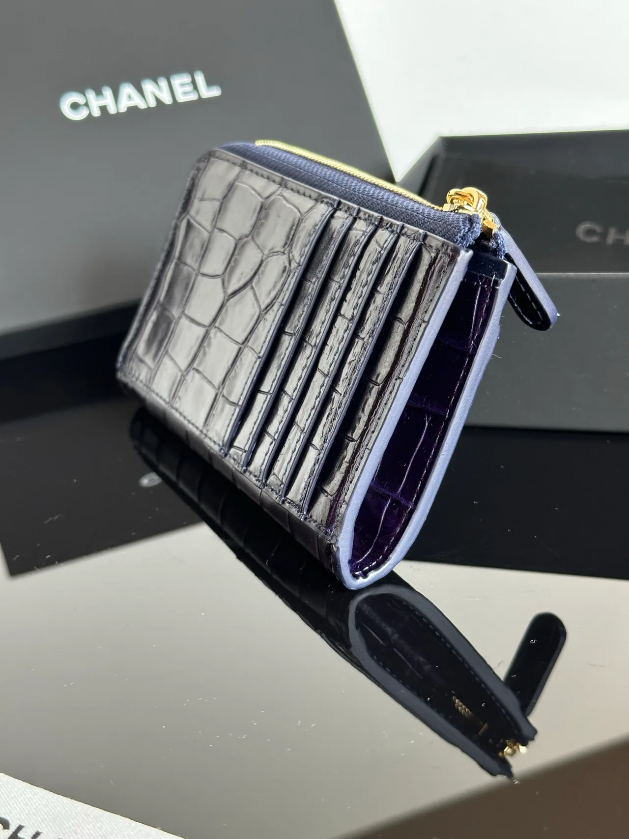 Chanel Glossy Wallet in Purple · view 6