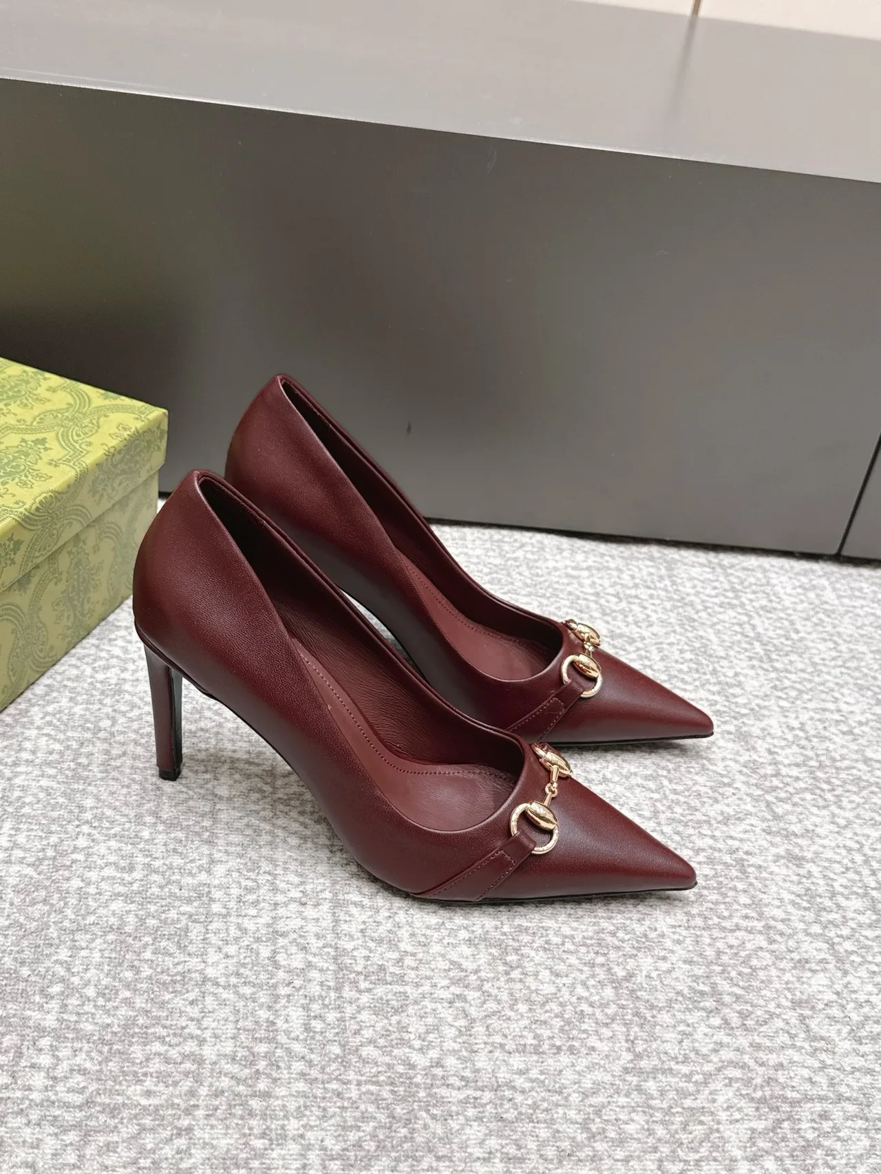 Gucci Sheepskin Horsebit Heel Pumps in Burgundy · view 3