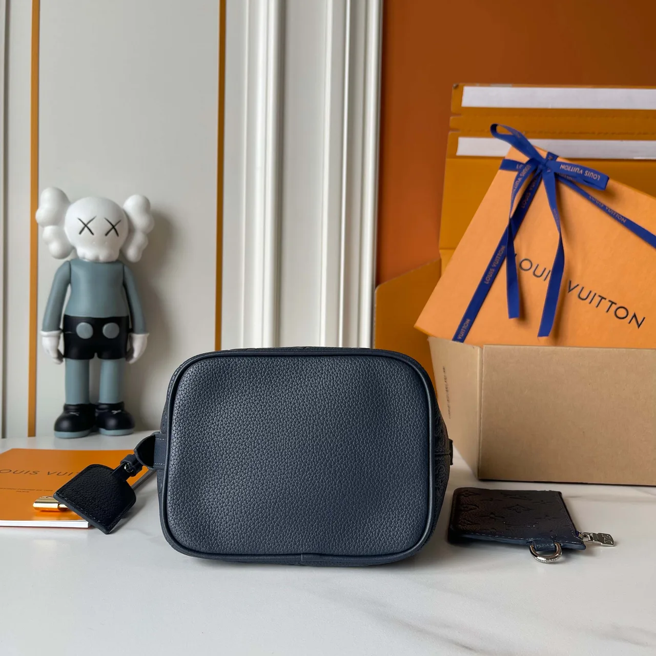 Louis Vuitton Cowhide Bucket Bag in Black · view 4