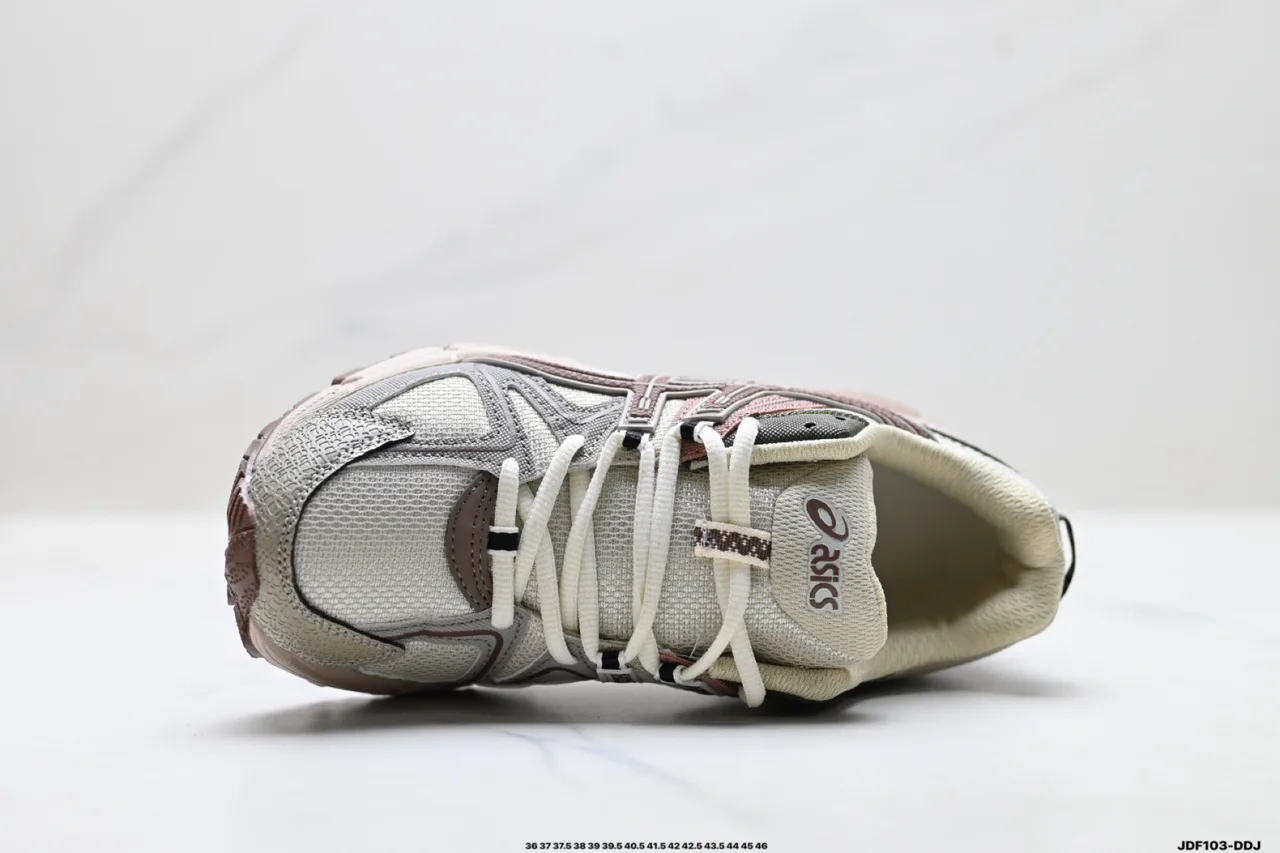 ASICS Sneakers in Grey · view 2
