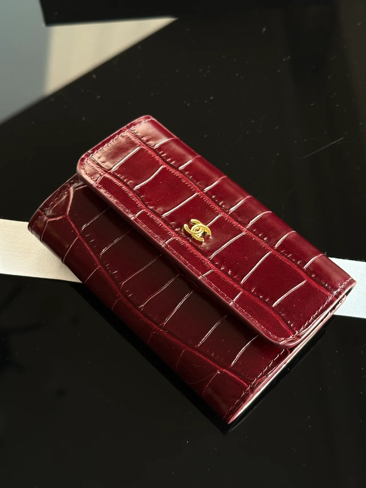 Chanel Glossy Wallet in Burgundy · view 3